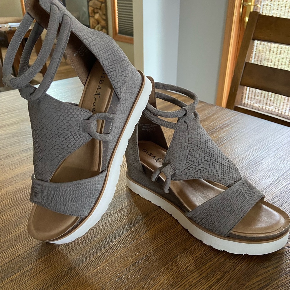 DIBATrue sandals